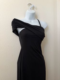 Missguided Black off the shoulder maxi dress in XS