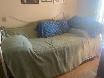 Twin trundle bed