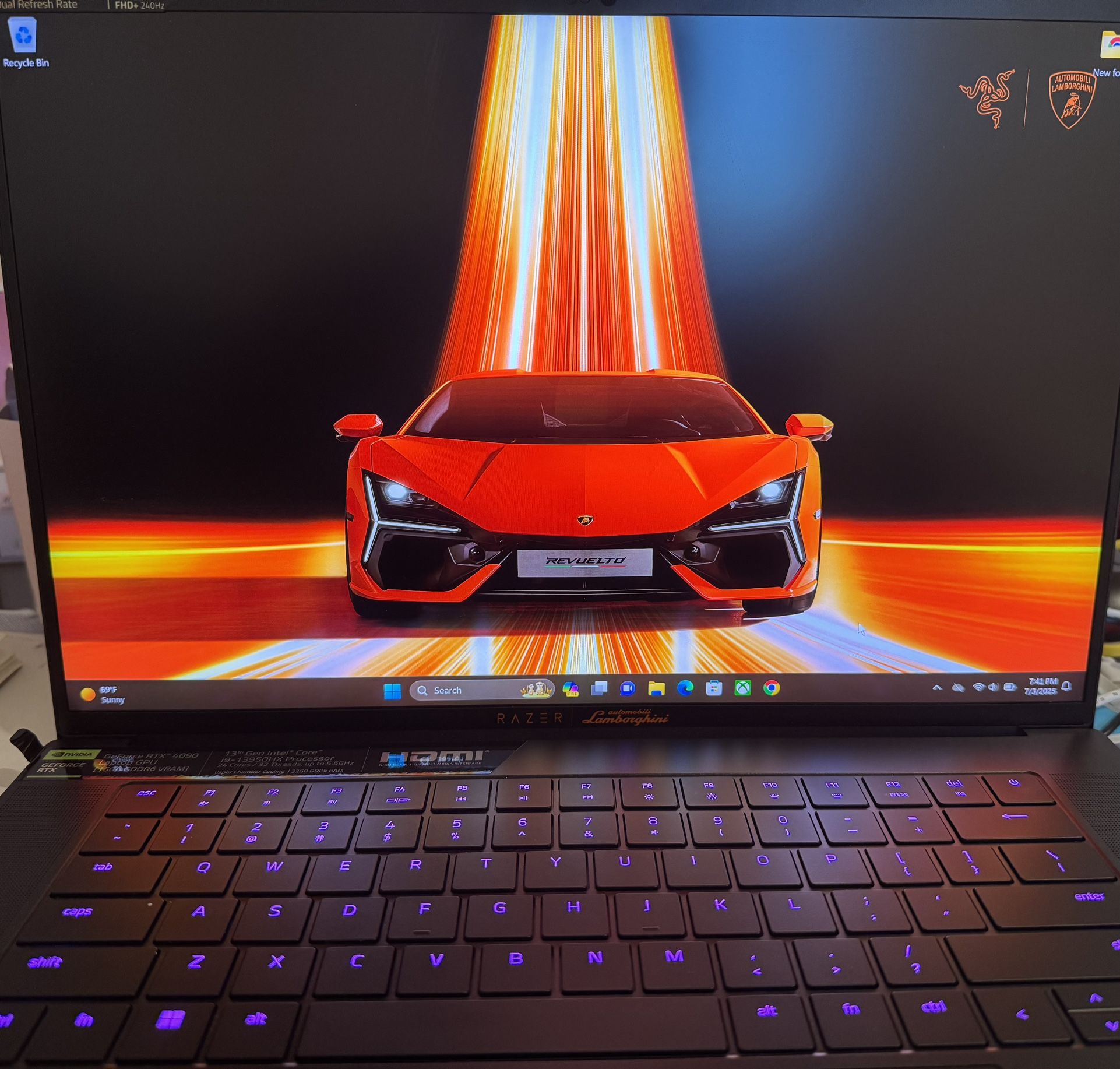 Razer Blade 16 x Automobili Lamborghini 4090 gaming Laptop