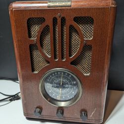 Vintage Thomas America Series Radio Model 711, September 1988, Antique Style

