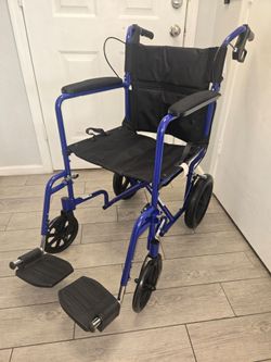 Medline Lightweight Foldable Transport Wheelchair with Handbrakes and 12-Inch Wheels, Silla De Ruedas