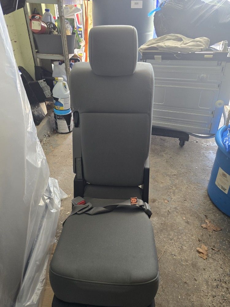 Extra Seat For 3roll Truck 