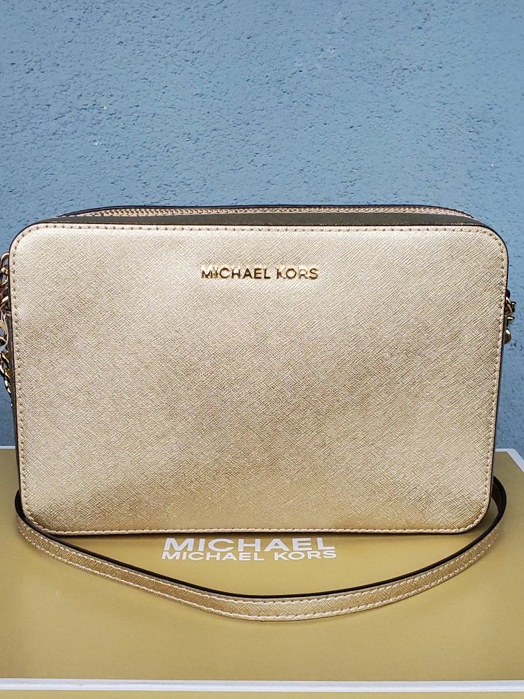 ✨️ Michael Kors Gold Crossbody ✨️