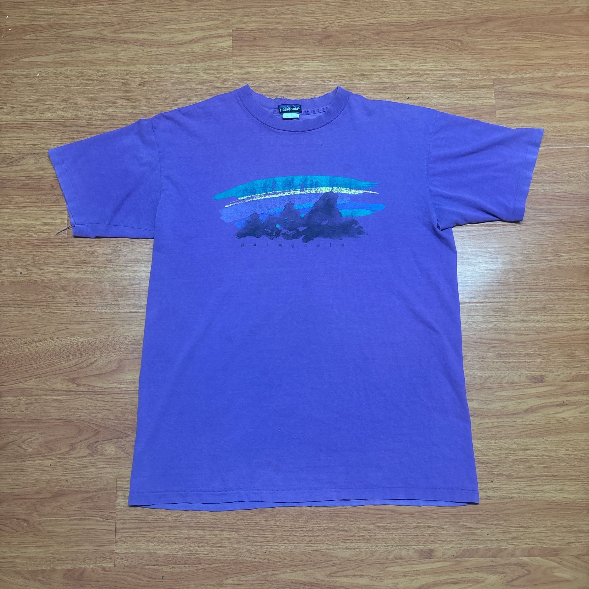 Vintage 80’s Patagonia Brush Stroke Mountain Single Stitch Shirt Size XL