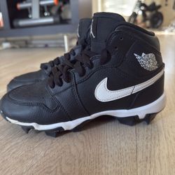 Jordan Mid baseball Cleats 3.5Y