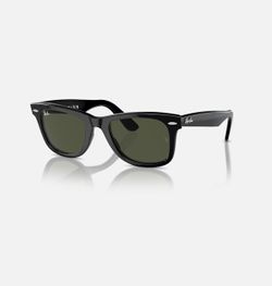 Brand New Classic Ray Ban Wayfarer Black Sunglasses