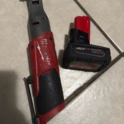 1/2 ratchet. trabaja. y pila 6.0 