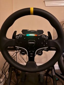 Moza r5 bundle with Stand working. PC only.