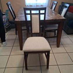 Dinette Table 4 Chairs
