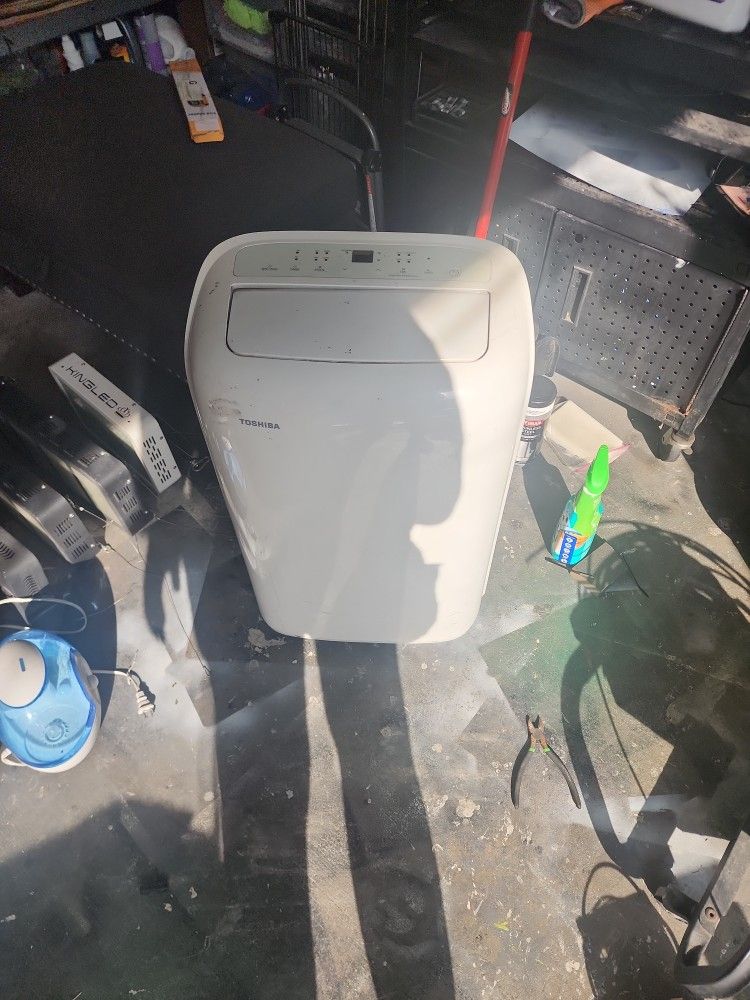 Toshiba RAC-PD1212CRRU air conditioner.