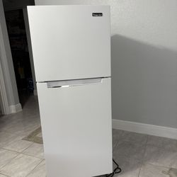 Magic Chef Fridge / Refrigerator - Like new