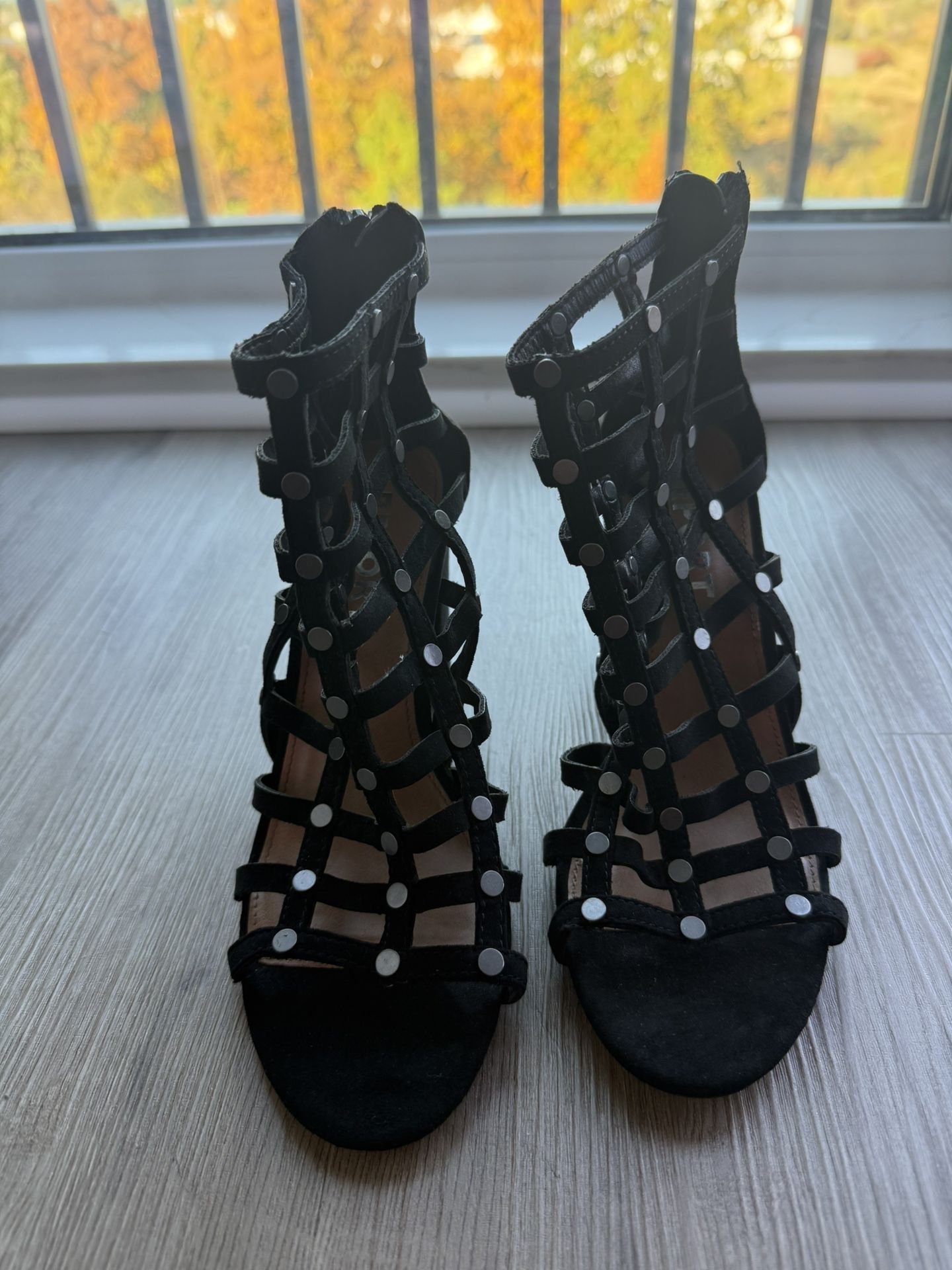 Report Women Heels