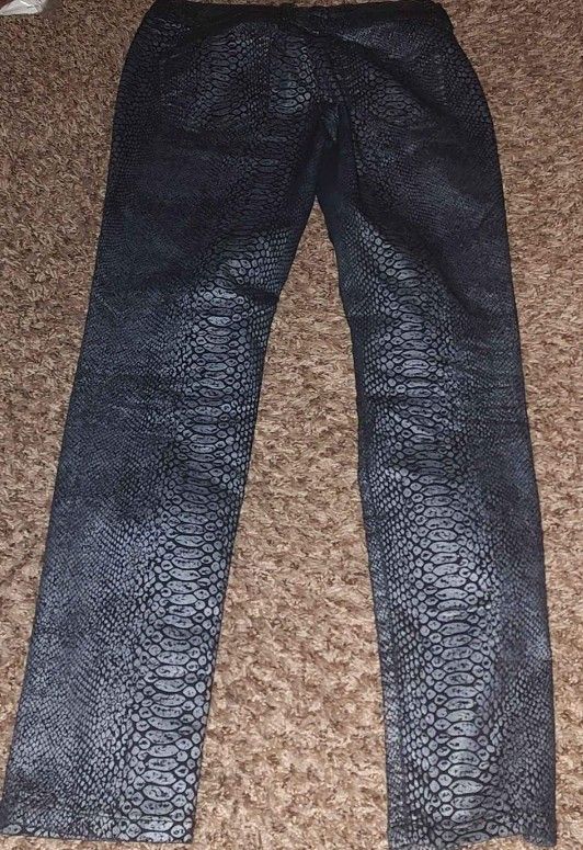 Grane size 9 grey animal print skinny straight leg pants