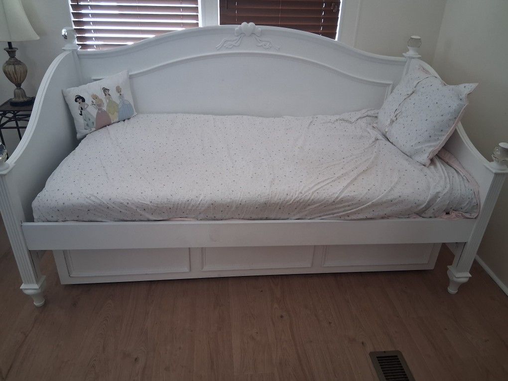 Princess Trundle bBed