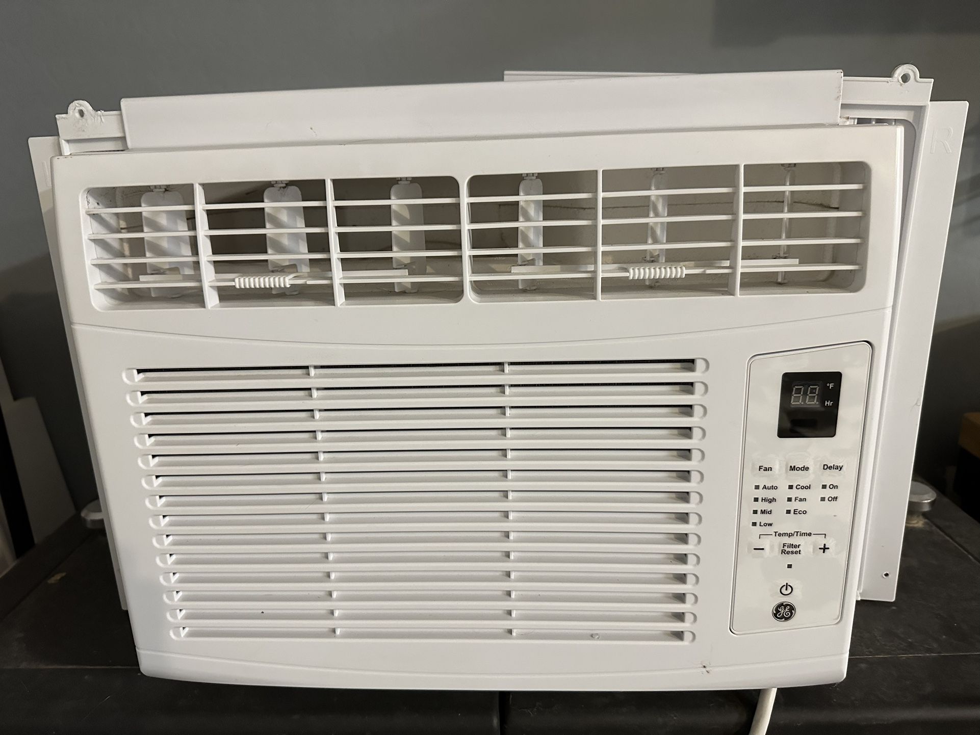 GE 250 - Sf Window Air Conditioner 115 Volt; 6000 - BTU