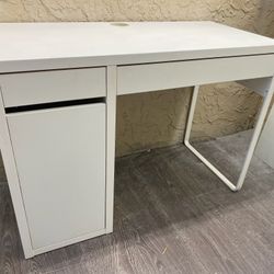 White Desk With Storage - Local Delivery Available for a Fee - See My Other Items 😀