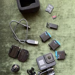 GoPro 8 Black / 3 Batteries / 64gb Card
