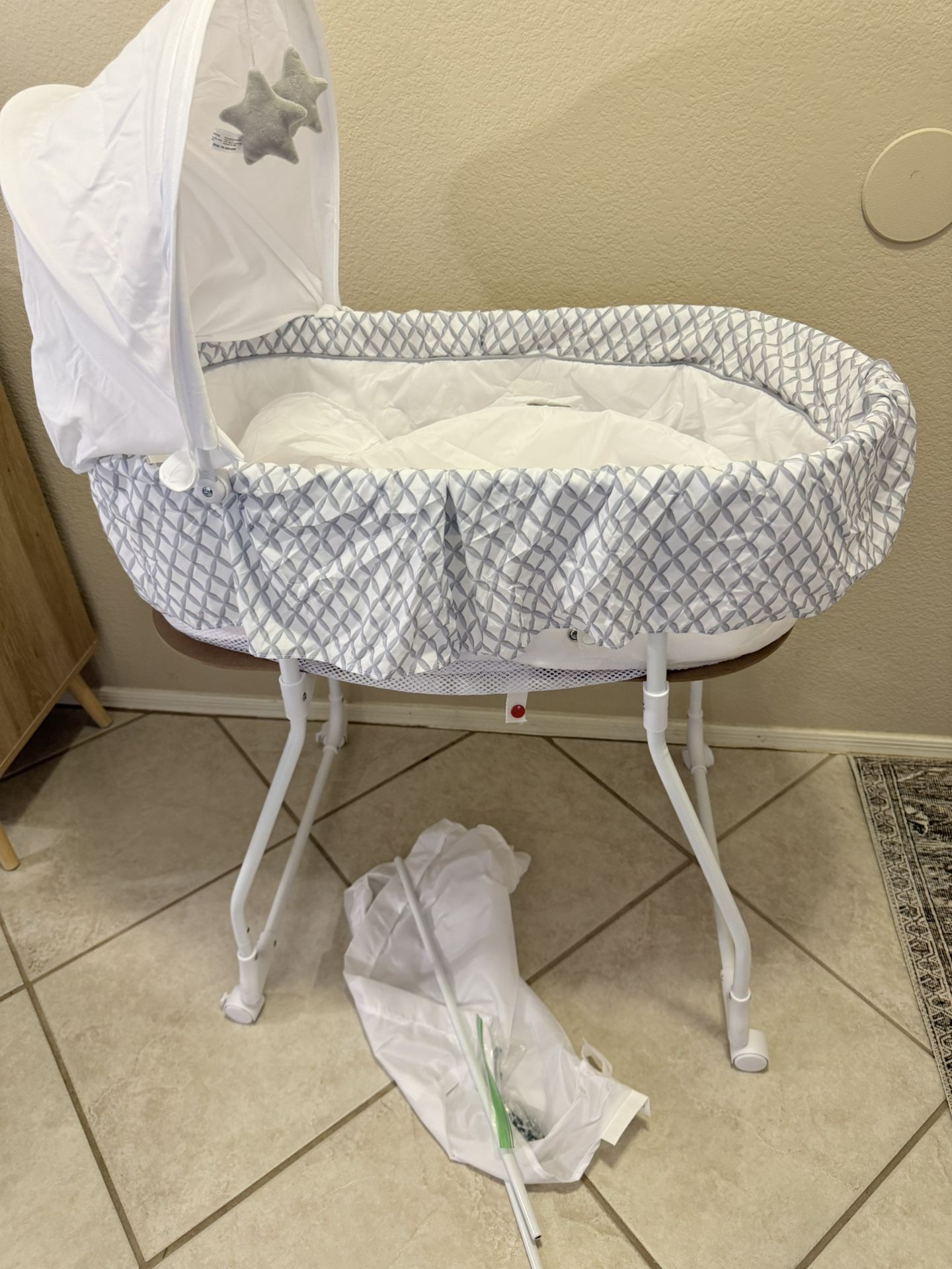 Delta Deluxe Soothing Dreams Bassinet