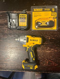 DeWalt DCF900 20V MAX XR 1/2" High Torque Impact Wrench with 5Ah Battery and Charger