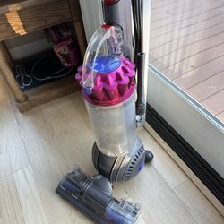 Dyson    Vacuum 