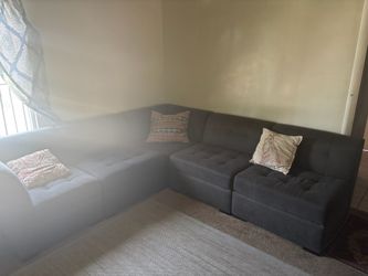 6 peice living room L couch from macys LIKE NEW