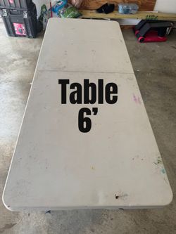 Mesa Plegable de 6 Pies – Resistente y Funcional