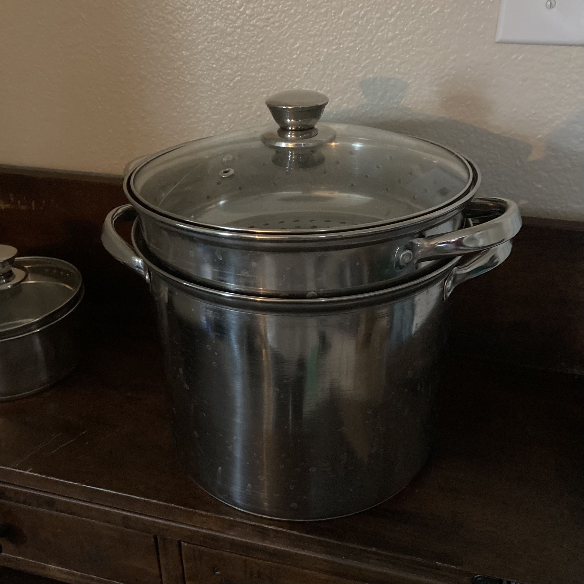 Large 8qt Pot With Steamer Basket In
