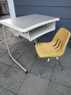 Kid table and chair