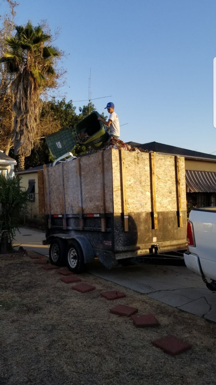 Hydraulic dump trailer works great 8x10x2 plus has 4 ft pieces of plywood added