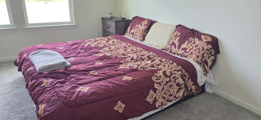 King Size Mattress With Base Board And One Side Table In On Sale
