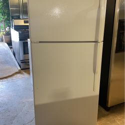 G.E Refrigerator Top Freezer White 