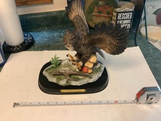 The Night Owl by Wellington, beautiful sculpture of porcelain art a true collectible in excellent condition Incredible attention to detail in this pie