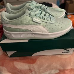 Woman Tennis Shoes