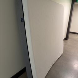 🛏️ King-Size Lull Mattress — Gently Used & Super Clean
