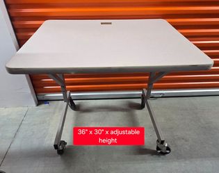 Mobile Computer Tables