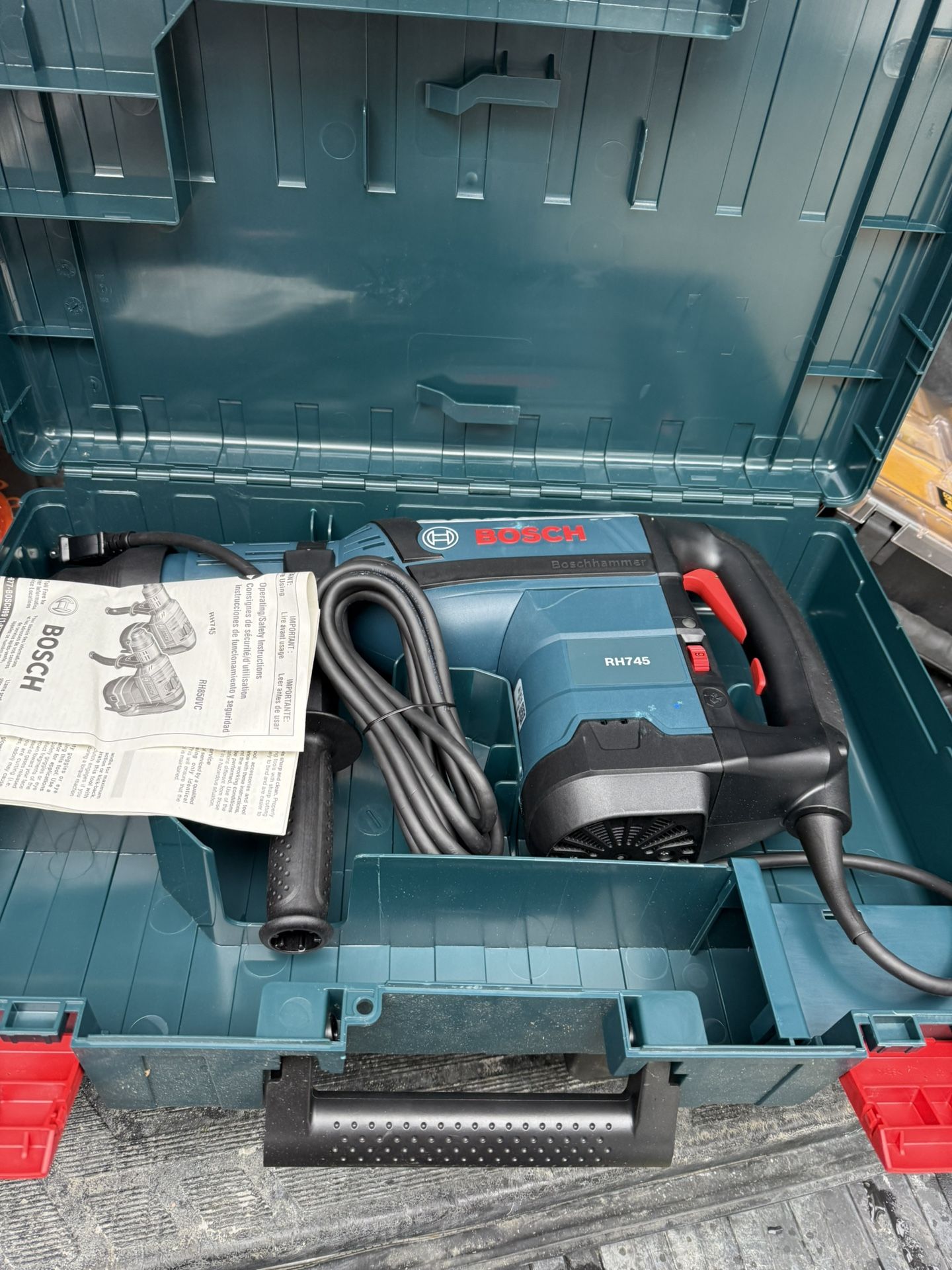 New Bosch 1-3/4 Inch Spline Rotary Hammer Drill