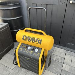 Compressor Dewalt 4.5 Gal