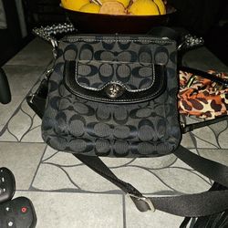 Coach PURSE, IN GREAT CONDITION 