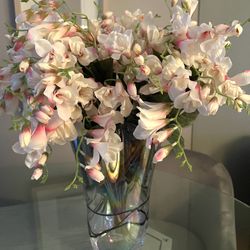 Silky -New artificial Flowers With Beautiful Glass Vase! Looks Real! 20inch High With Vase! 