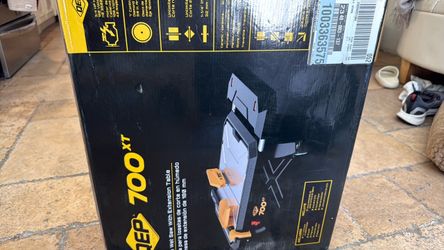 QEP 700XT Wet Tile Saw with Extension Table