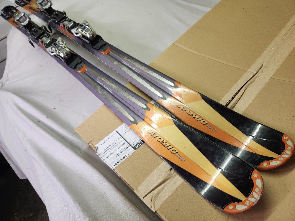 Atomic Metron EX 85 Alpine skis. Atomic Neox L12 Bindings.