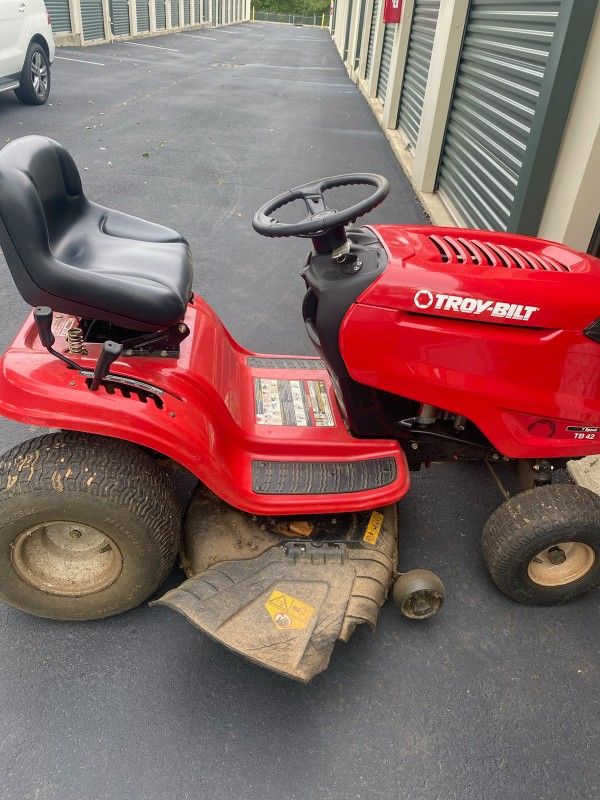 RIDING LAWNMOWER