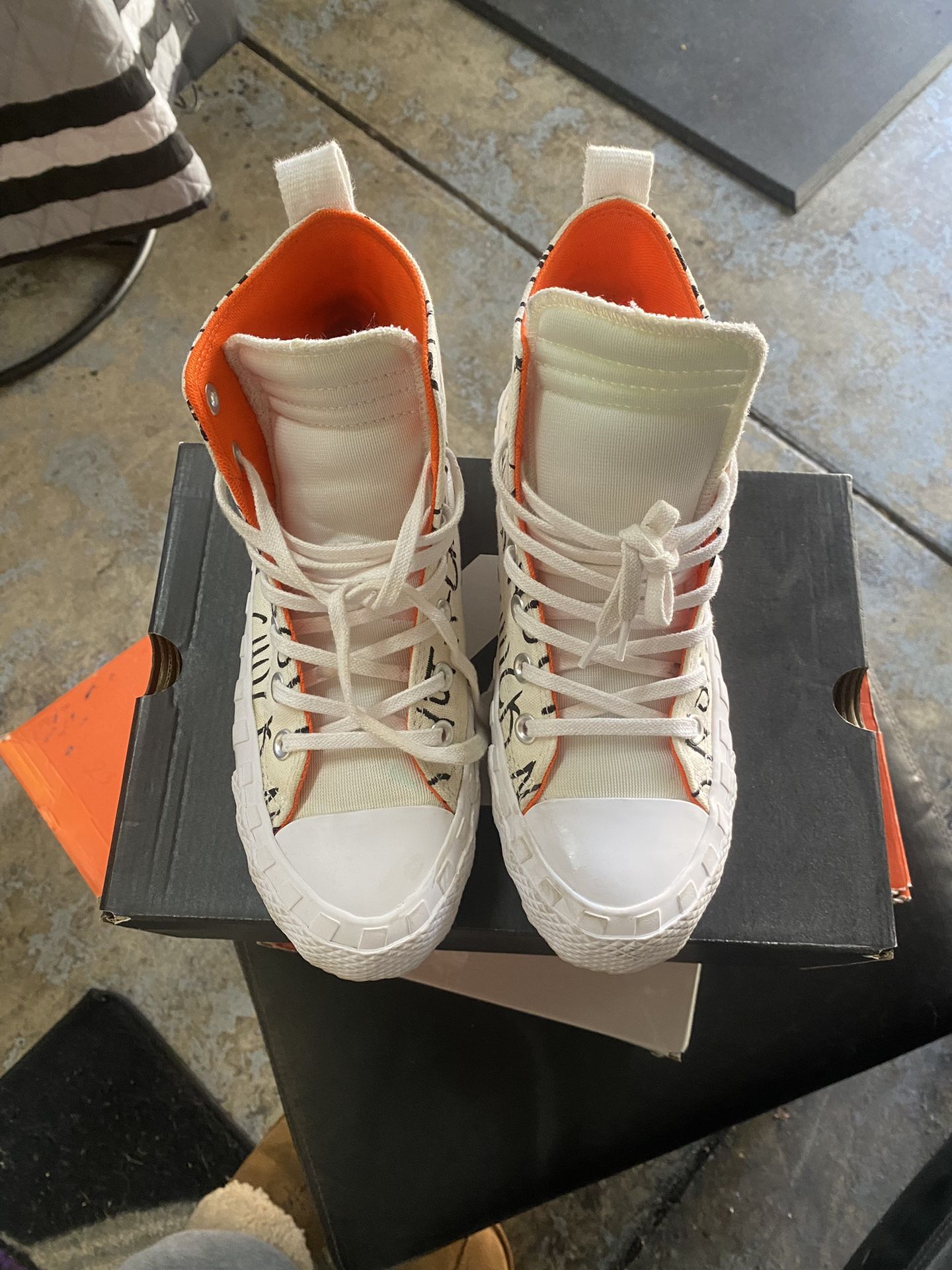 Converse size 6y SEND OFFERS
