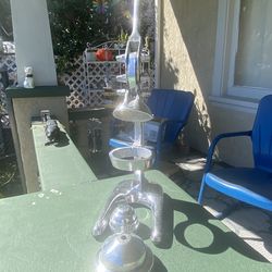 Citrus press. heavy-duty manual