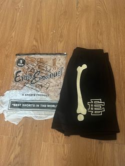 EE shorts size medium men’s
