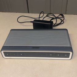 Bose Soundlink III Bluetooth Speaker - Silver -w Bose Adapter Bose Sound !!!