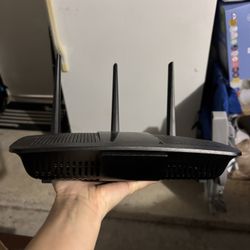 Linksys EA7300 Router w/Cables Included
