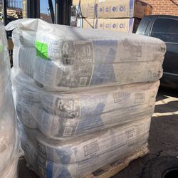 Knauf Insulation R30 Unfaced 15 in. x 22 ft. Fiberglass Insulation Roll for Floor, Attic - Class A Fire-Rated and Made in USA (1-Roll)