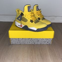 Jordan 4 Lightning Size 6.5