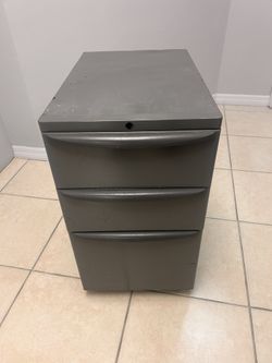 Metal 3 Draw Cabinet On Wheels